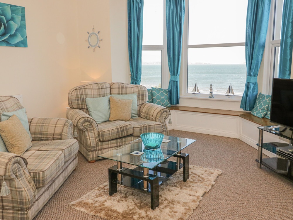 Llys Madoc, First Floor Flat