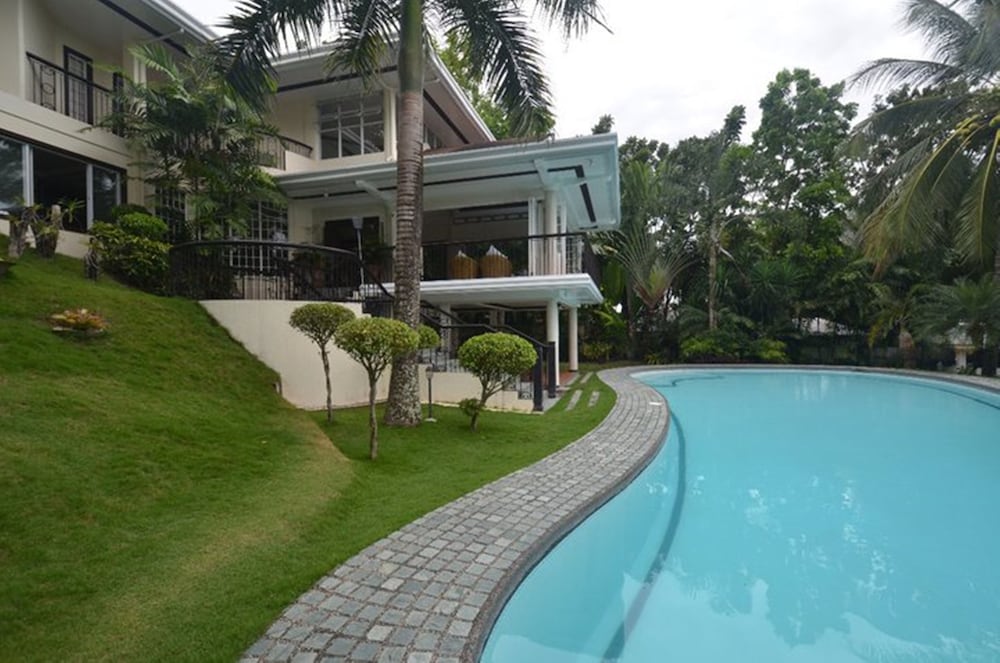 Robinland Vacation Home Badian