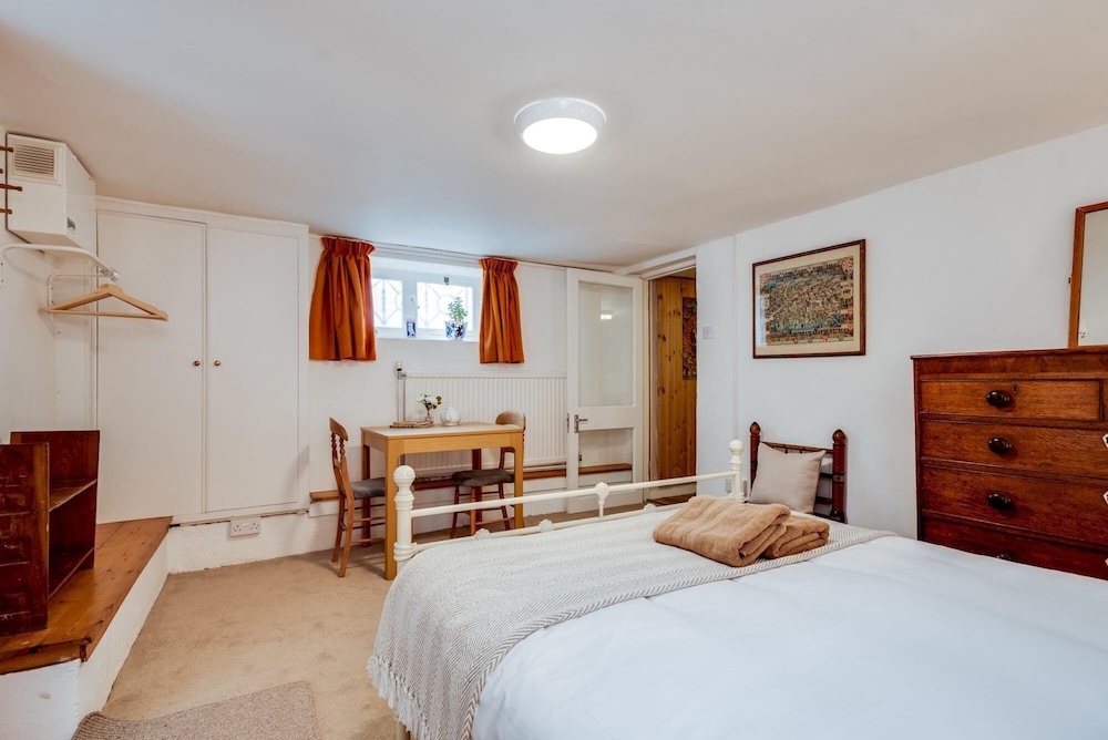 Oxford Vacations - The Summertown Studio 1 Bedroom Kitchenette - Property Image 23