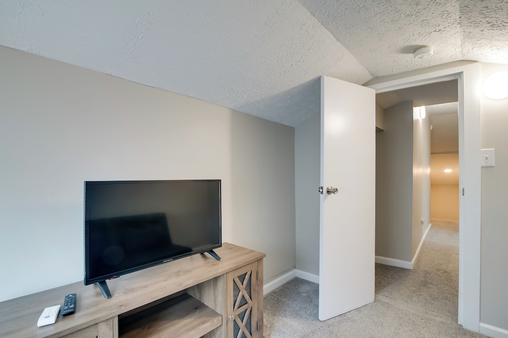 Walk to Wku, Bars & Dining! Updated Duplex Home