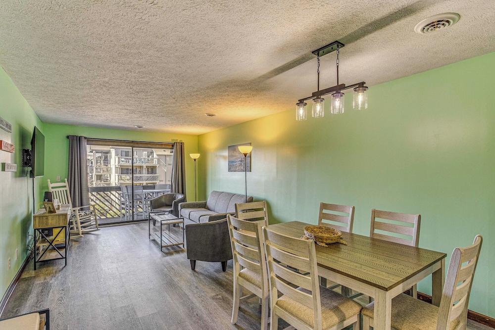 Walk to Ocean: Condo w/ 3 Pools in Myrtle Beach