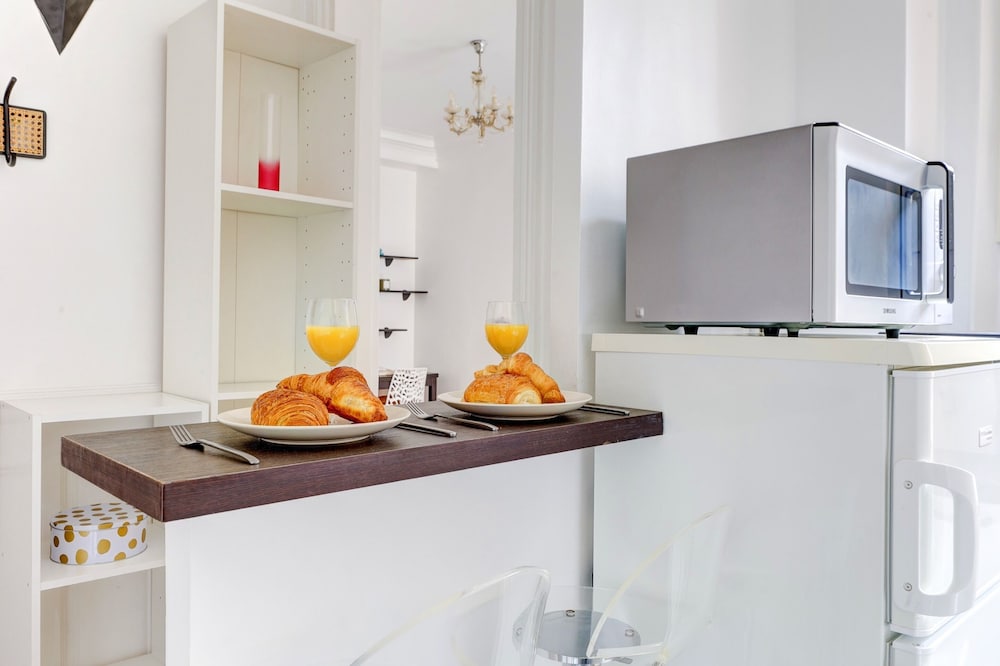 Elegant 1BR Steps to Marais & Louvre