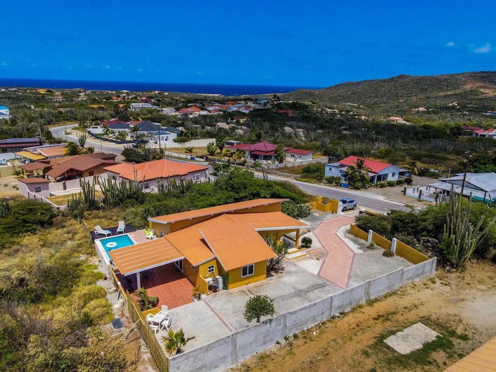 3BR Filled by Nature w Private Pool Ocean View