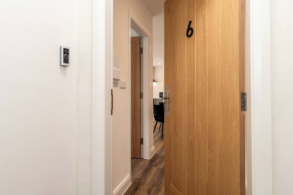 Aurum 6 - Chic 1BR Stay by DMU & City Centre