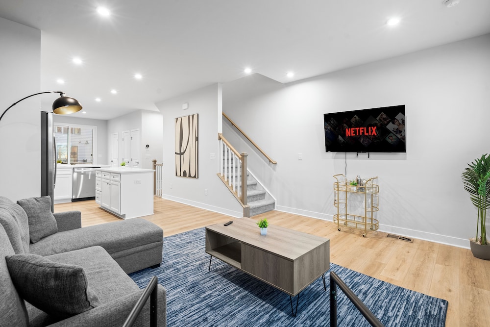 Luxe King 3BR Townhouse Uptown Charlotte