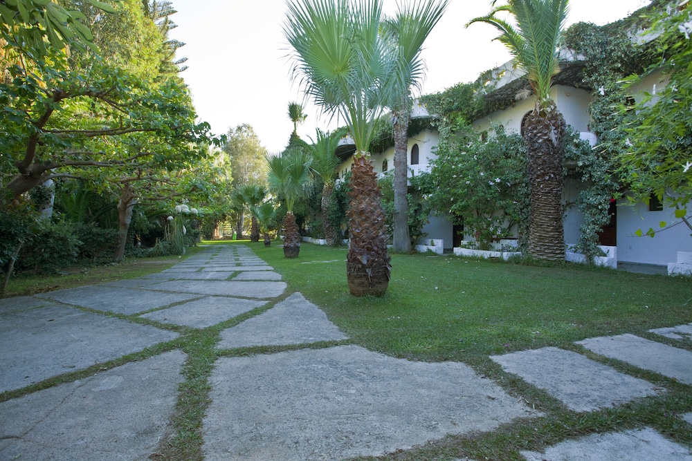 Hotel Damnoni Paradise - Image 1