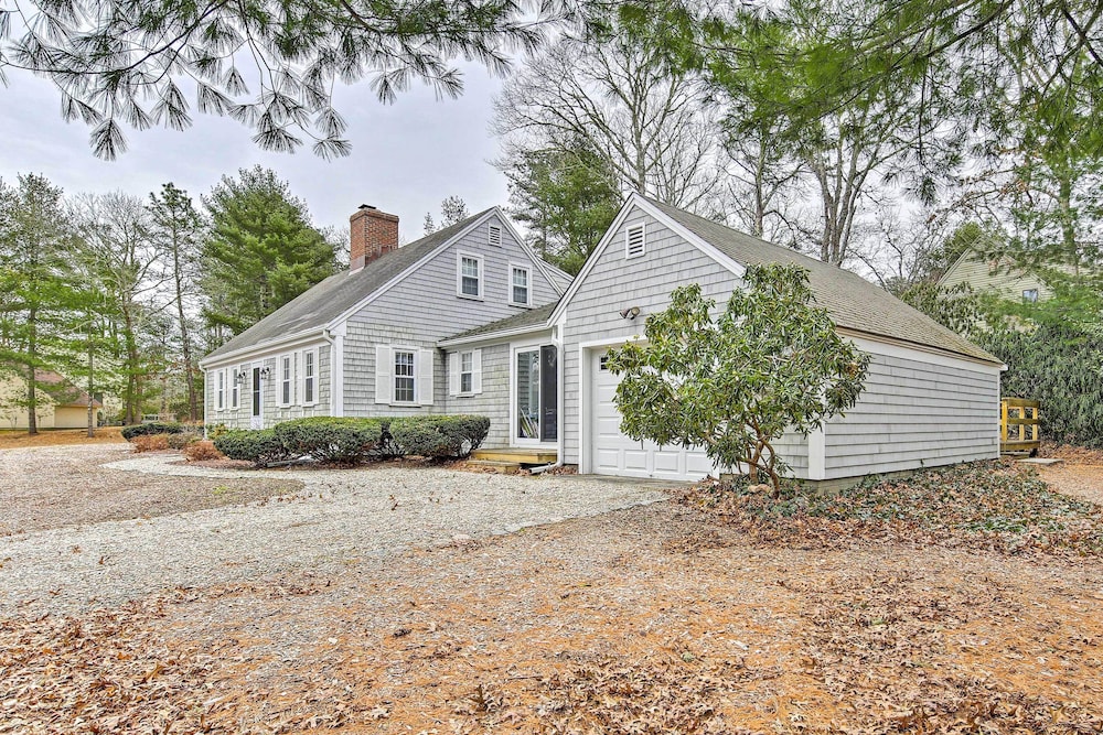 2 Mi to Shore: Home w/ BBQ & Beach Gear in Mashpee view 3