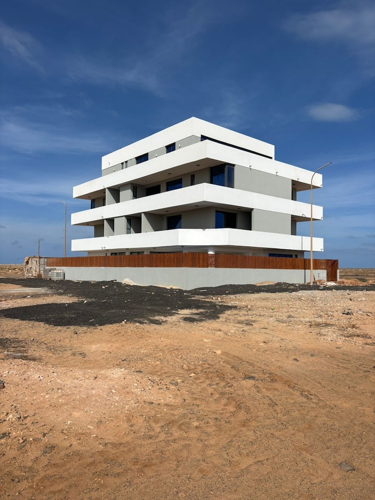 Joli Beach House - Spacious Second Floor T0 Suite