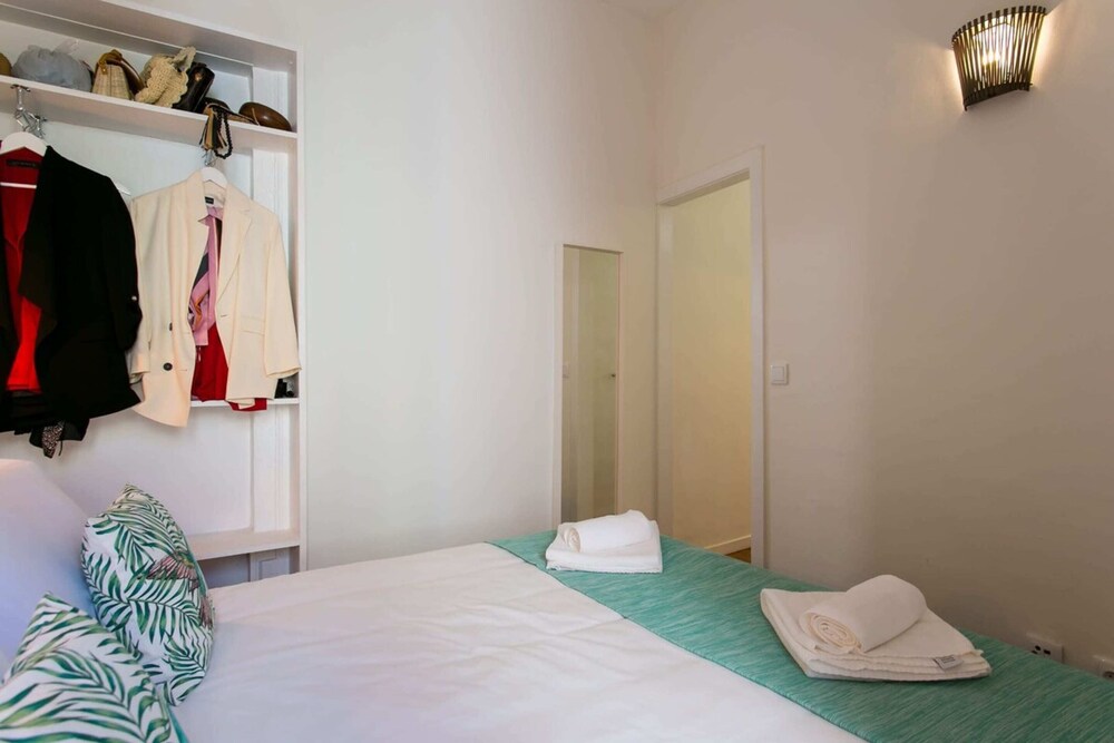Park View 1 Bedroom Apartment in Alcântara view 2