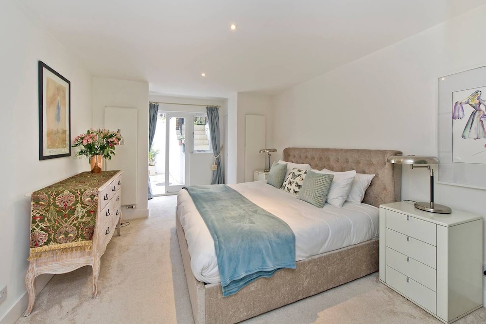 Fantastic 3 Bed Apartment In Earls Court