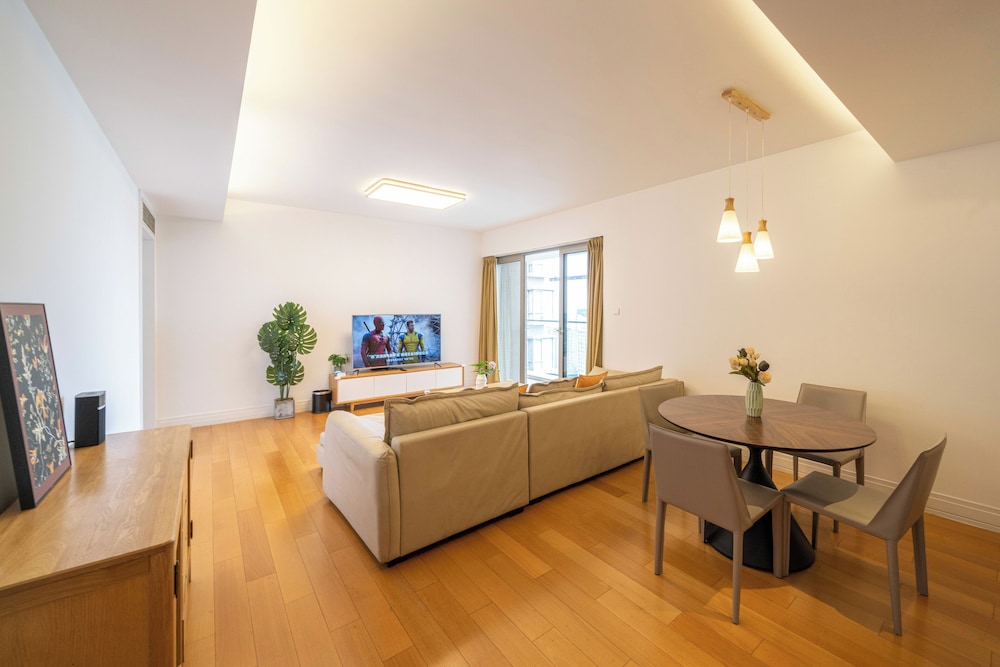 Tyms 3BR 2BA Apt Near Metro