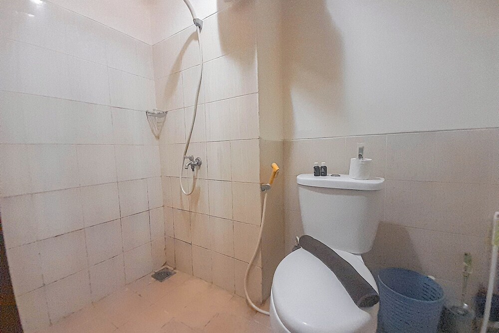 Homey Studio Apartment At Easton Park Residence Jatinangor