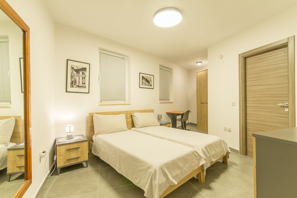 Gzira Central Bright & Modern 2bdr Apt view 4