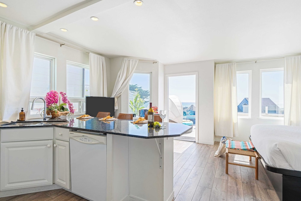 4 Cayucos Bungalows Steps to Beach, Sleeps 16, Pet Friendly