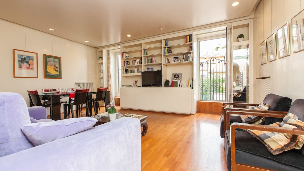 Rental in Rome Campo de Fiori Balcony