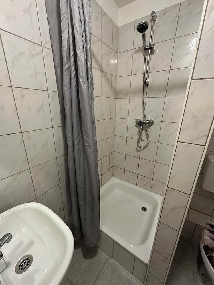 2-Rent Group Hostel Apartments HAN53