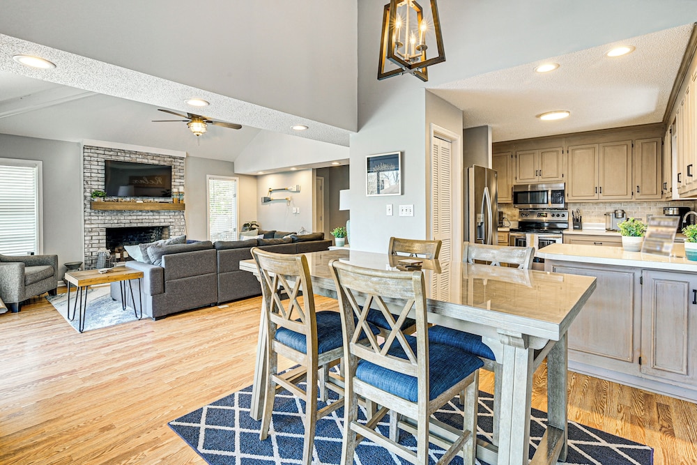 1 Mi to Broadway at the Beach: Home w/ Large Yard!