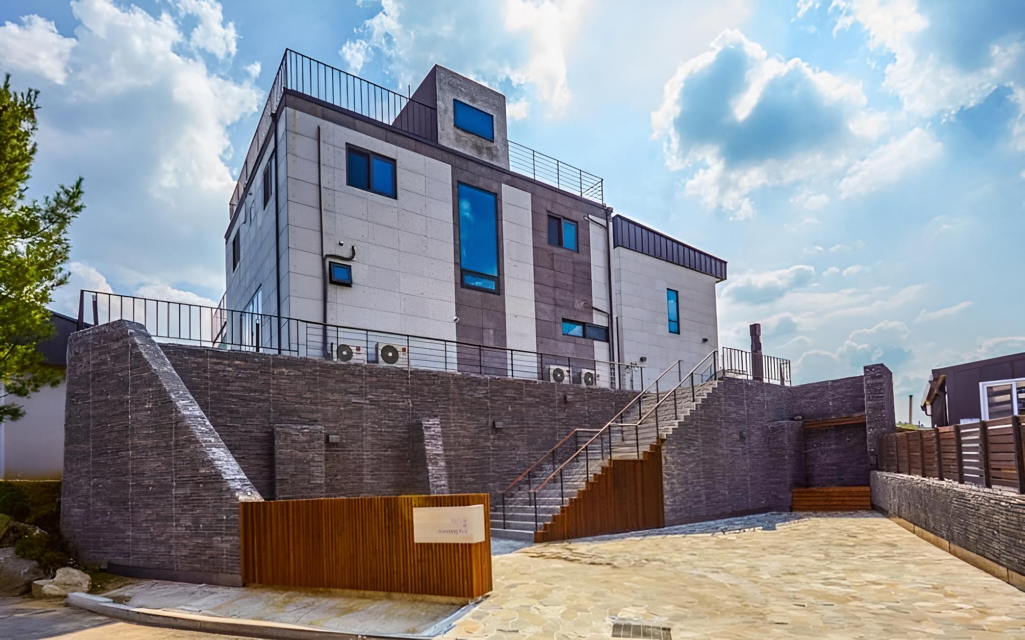 Cheongju Okhwayongsojelpyeong Pension