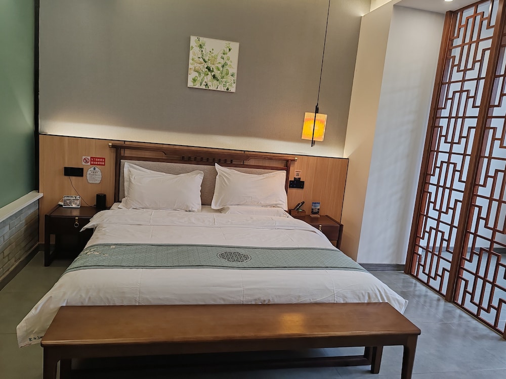 Qichi Waterfront B&B Hotel