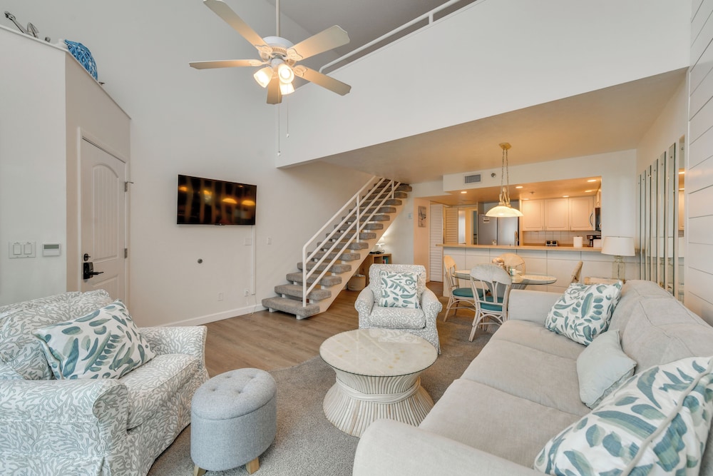 Beachfront Condo w/ Balcony on Manasota Key