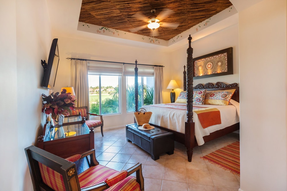 Villa De Oro 106 3 BR by Casago
