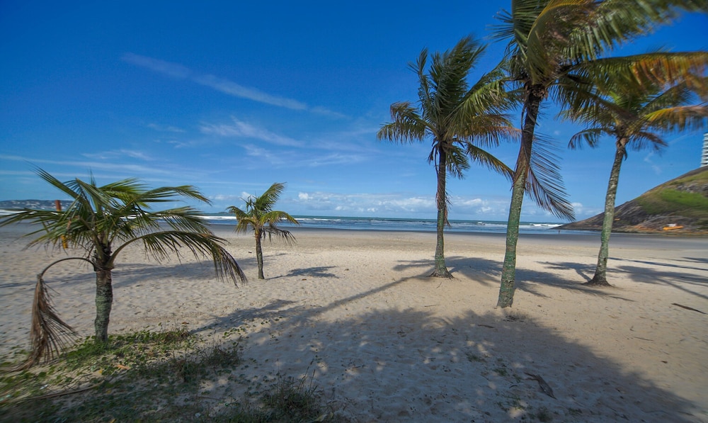 Apto Completo com Wi-fi Ar-cond a 200m da Praia