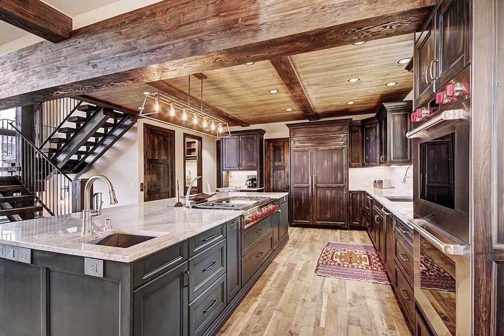 Hawk's Hideaway 6 Bedroom Home