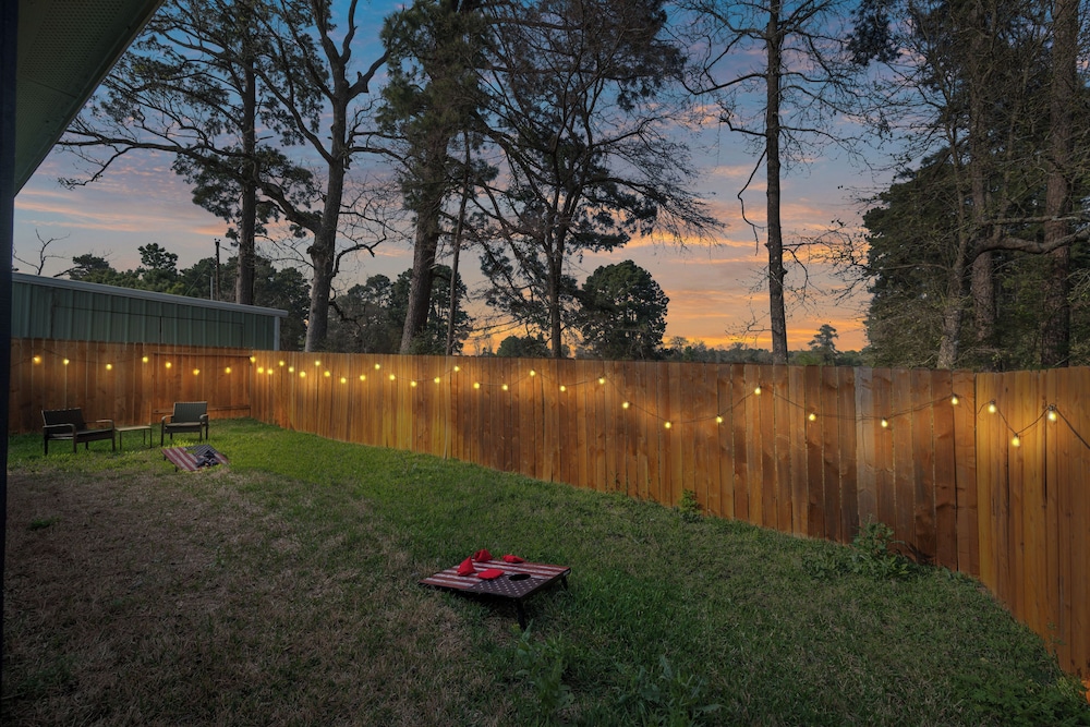 Lake Conroe Home w/ Yard: Half-mi to Boating!