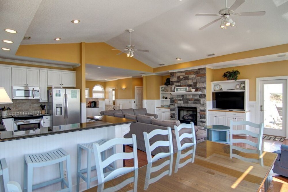 Dune Escape 5 Bedroom Home by RedAwning