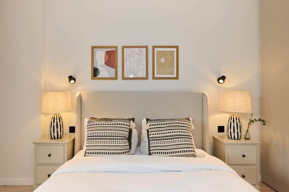 The Brondesbury Escape - Cosy 1bdr Flat With Balcony + Parking