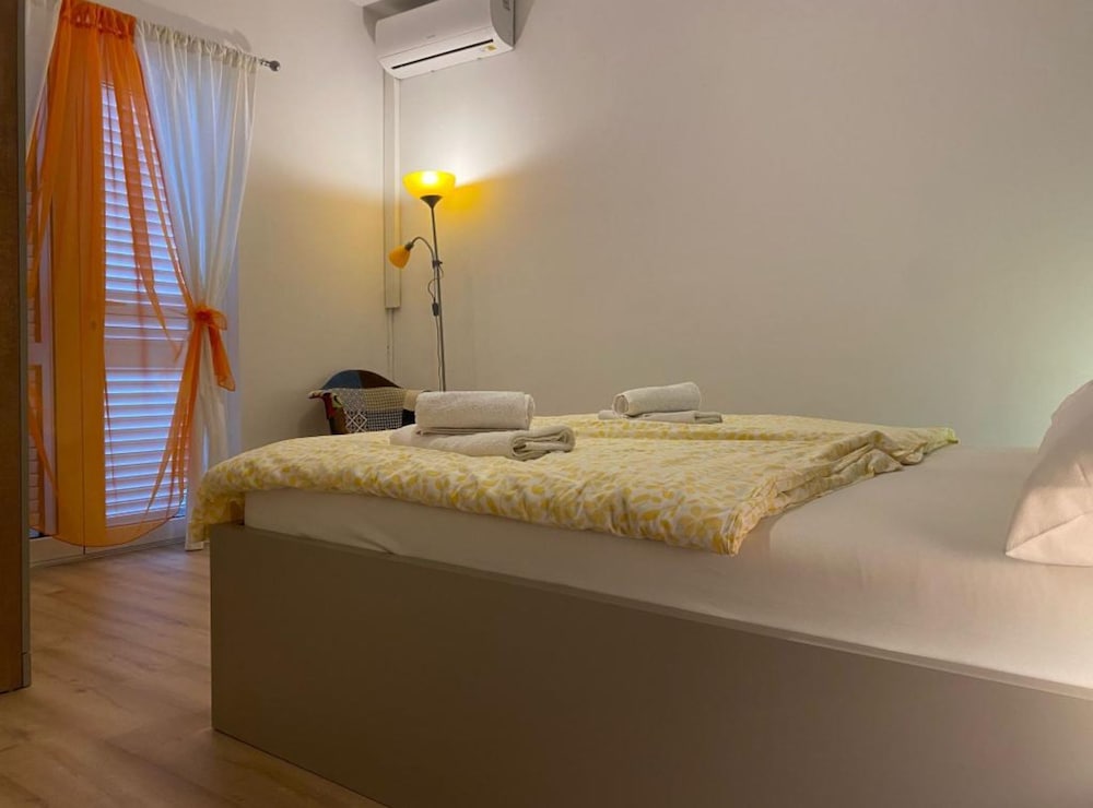 Cozy Seaview Retreat A & M Apartments