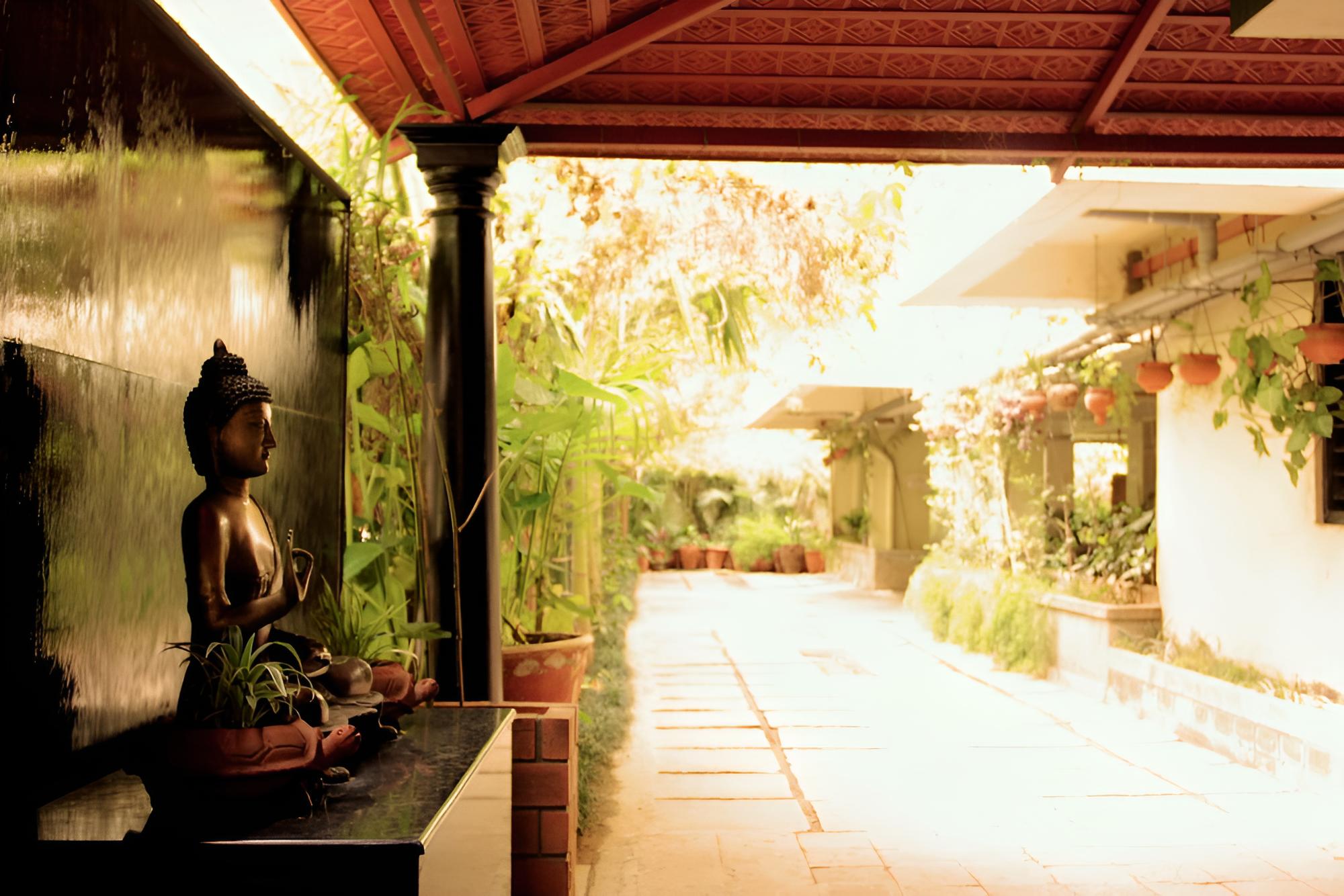 Hotel Mint Green Path