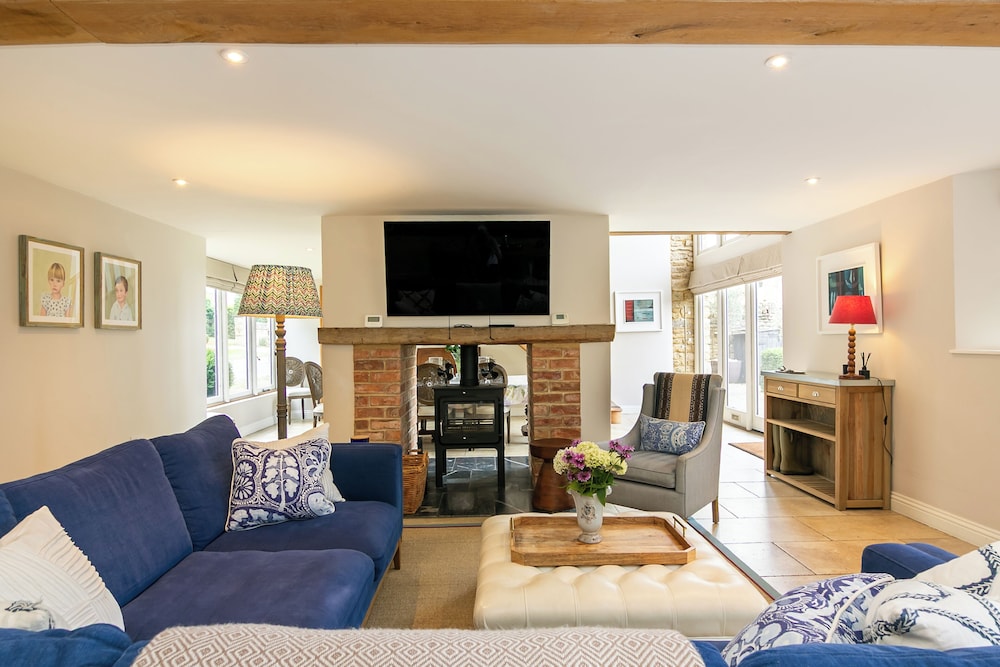 Stunning 4BD Family Home Near Banbury