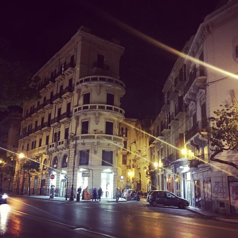 Hotel Aquarooms - Image 1