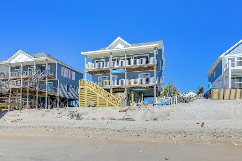 Hot Tub & Decks: North Topsail Beach Home