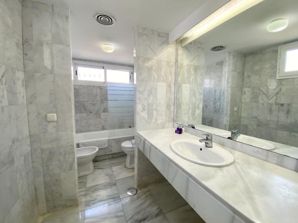House Pauline 3 bed Poolside Private Garden M-5