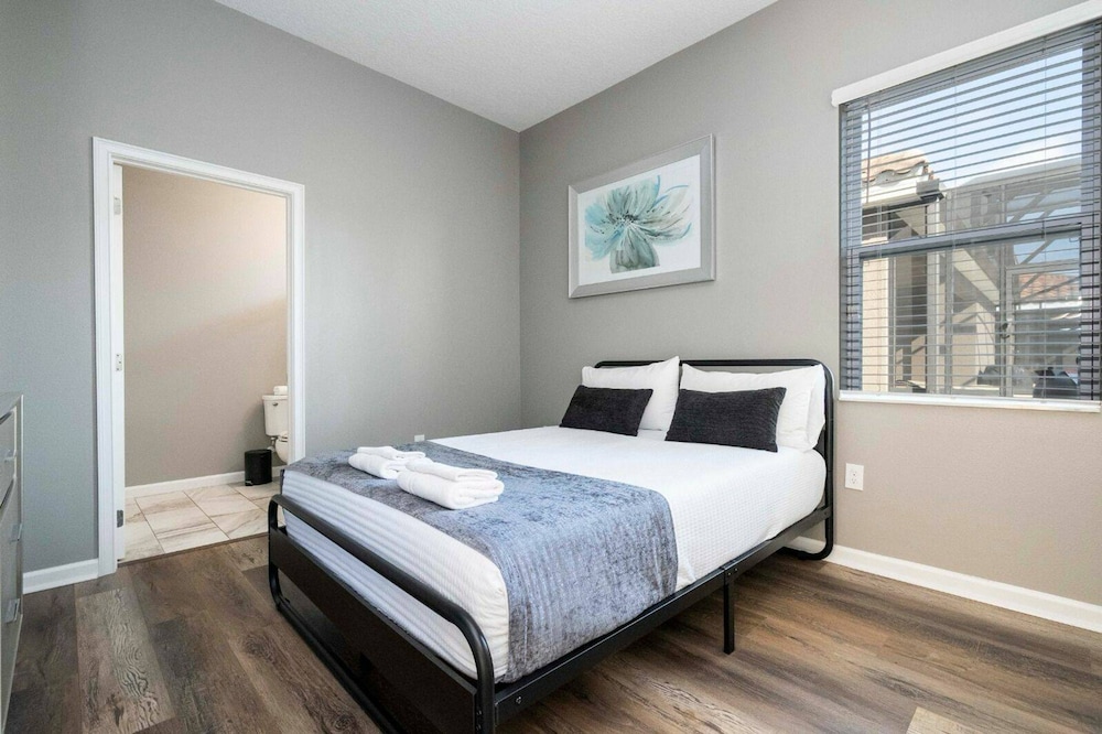 Solterra 12bd 11 5bat Sleeps24 Disney Pool Spa