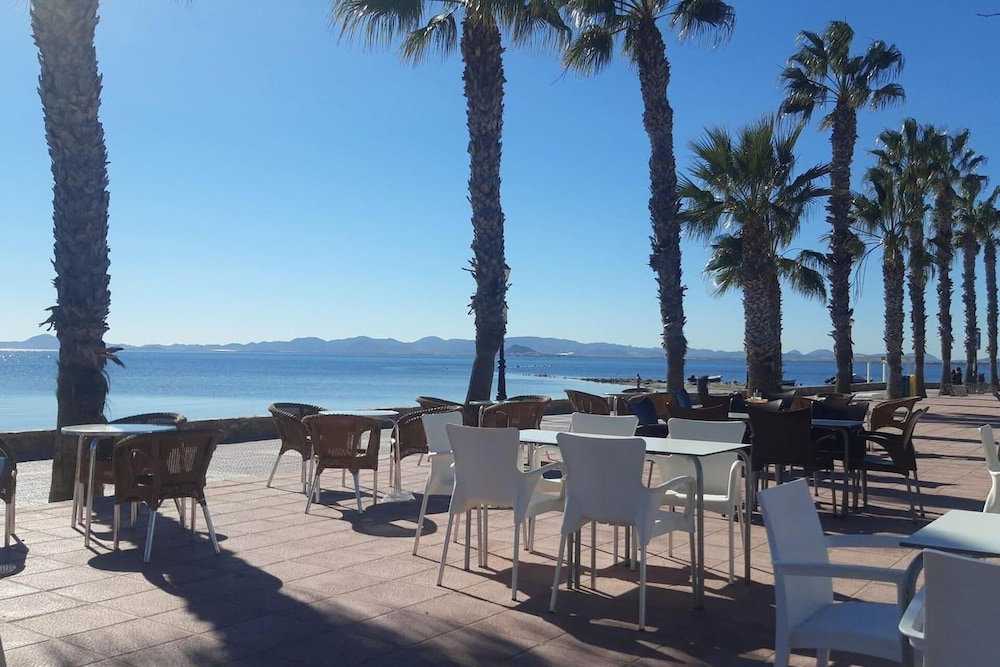 3 Bed Apartment Sleeps 6 With Shared Pool