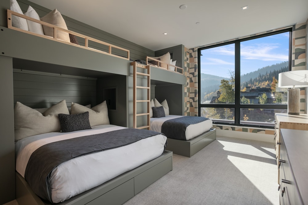 201 - Four Bedroom Argent 4 Condo