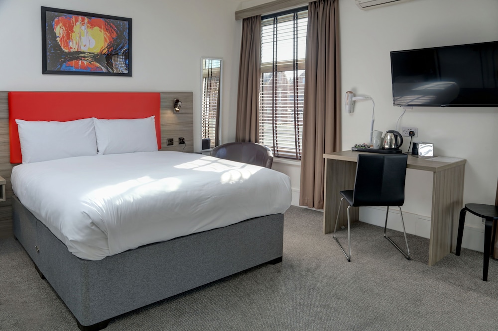 Wolverhampton Vacations - Connaught Hotel - Property Image 8