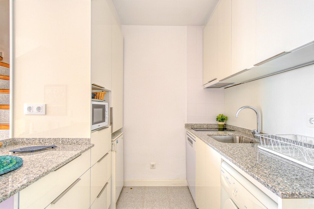 Townhouse in Roses Near Platja de Canyelles