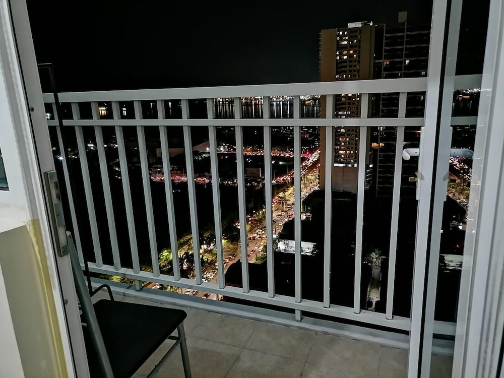 Cozy Urban Apartment in Pasay City