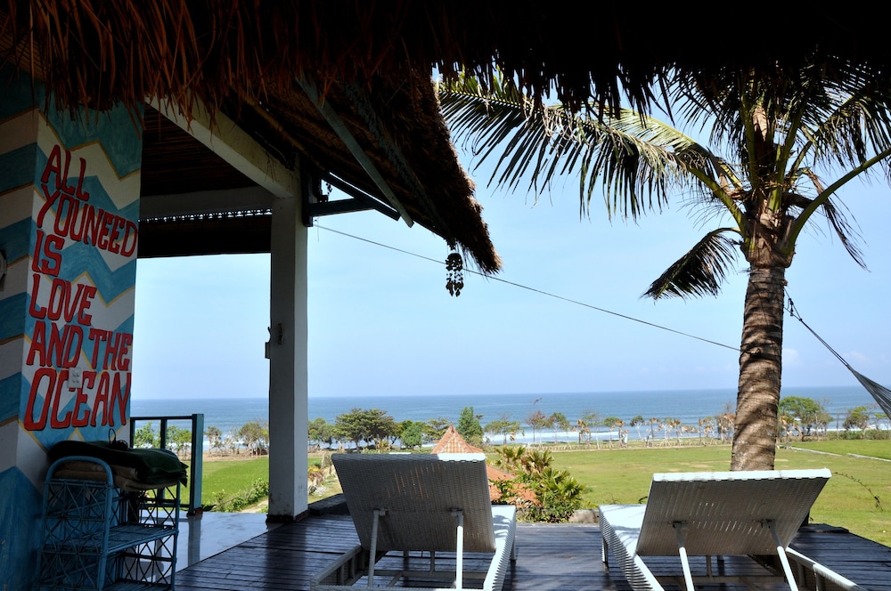 Dikaloha Medewi Surfcamp
