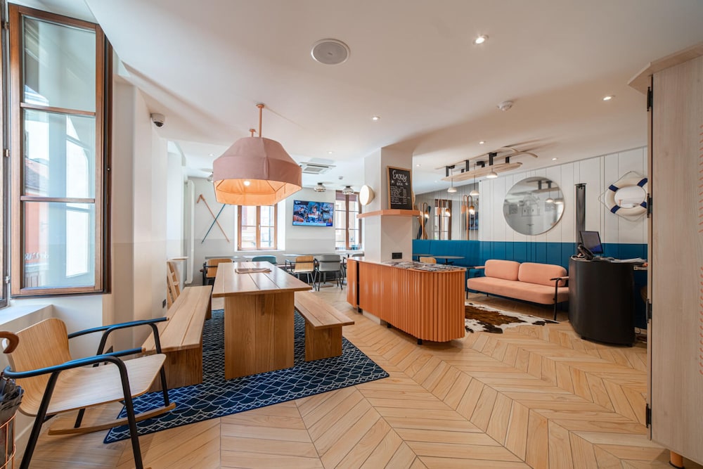 1 Bdr Modern Living in The Old Bank Hse