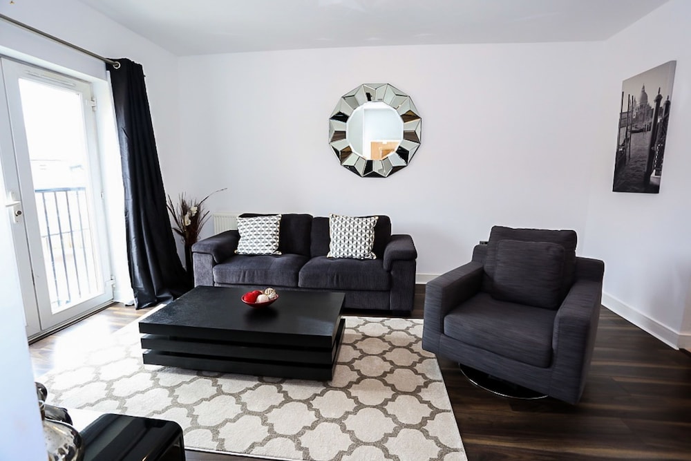 Modern 2 Bedroom Apartment