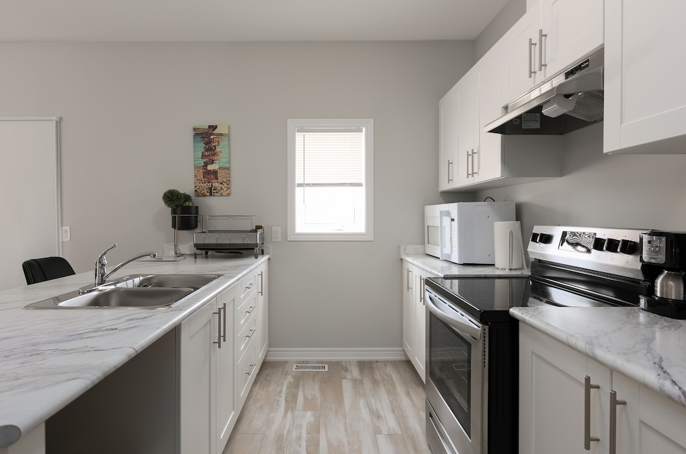 Luxury Entire house mins Niagara falls & Brock uni