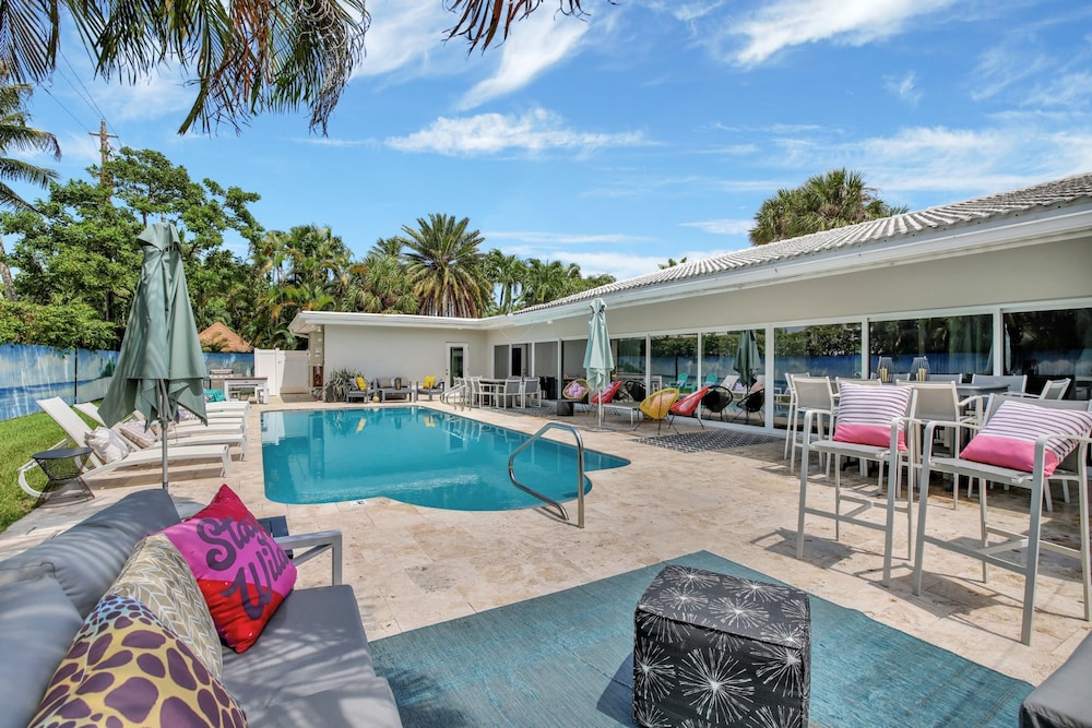 Seabreeze - 6BR Pool and Steps to Beach