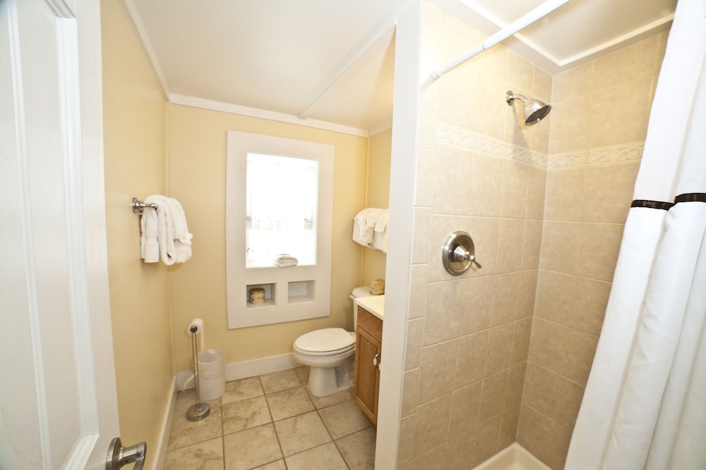 Georgianne Inn & Suites