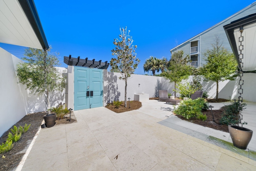 Dream On 4 Bedroom Home by RedAwning view 5