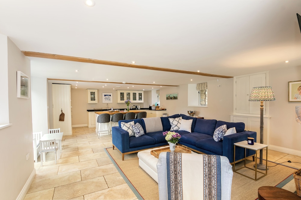 Stunning 4BD Family Home Near Banbury